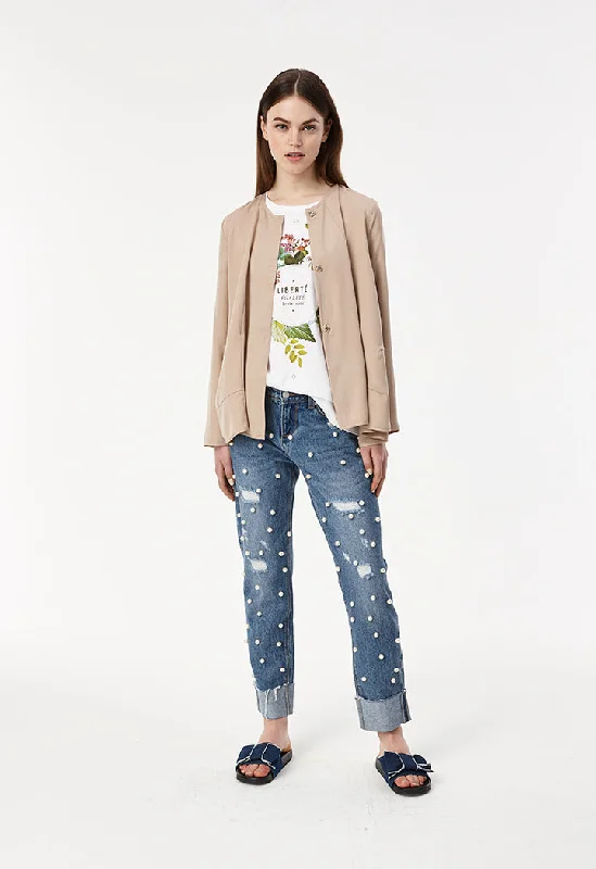 Soft And Comfortable Multi-Seamed Outerwear