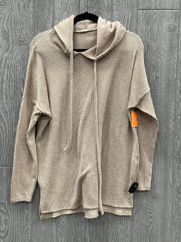 Trendy Layers Top Long Sleeve By Clothes Mentor In Beige, Size: M