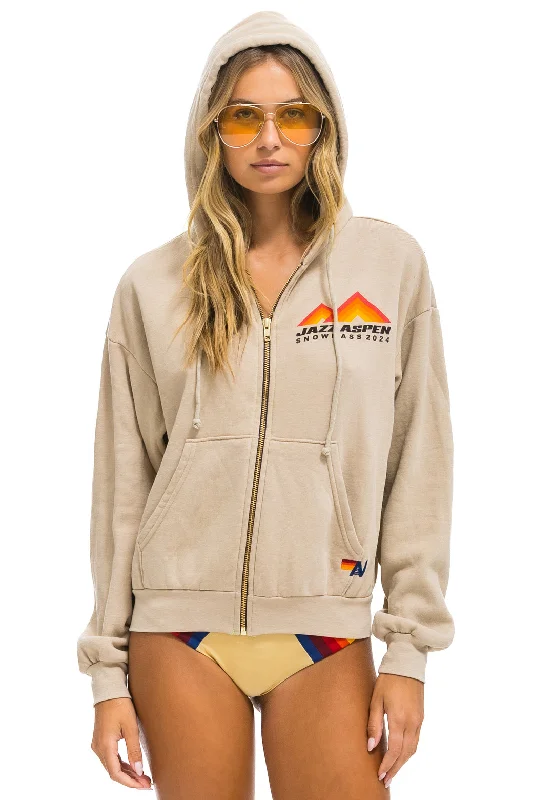 Comfortable And Versatile JAZZ ASPEN SNOWMASS 2024 ZIP HOODIE RELAXED - SAND
